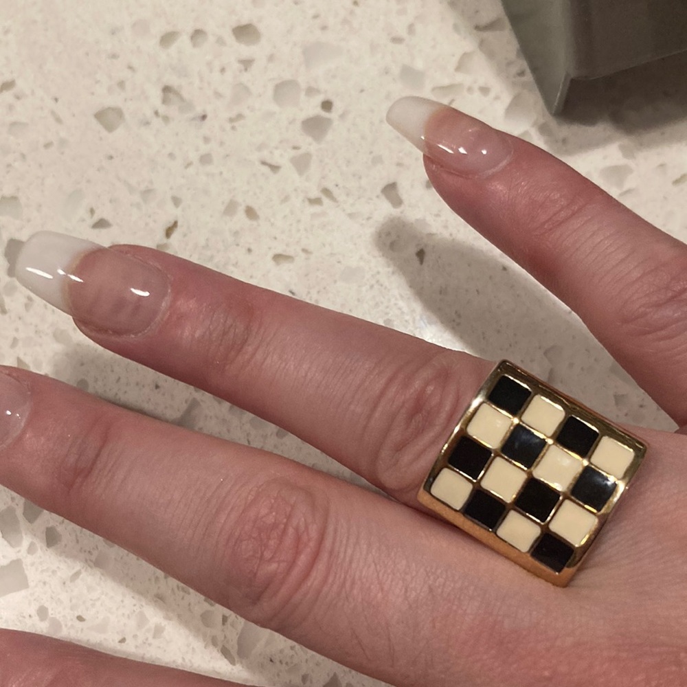 Checker ring
